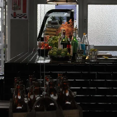 بيت شباب Wallyard