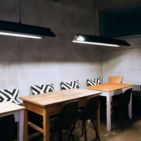 Wallyard بيت شباب